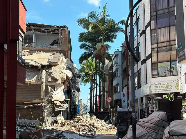 Escombros de varios edificios en Colombia tras el terremoto del 10 de agosto de 2026.